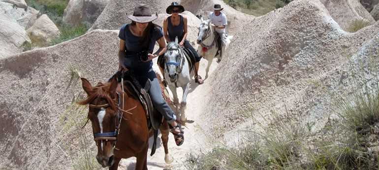 Book in English horseback riding Cappadocia